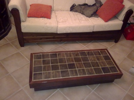 tavolino realizzato con legno epiastrelle recuperate